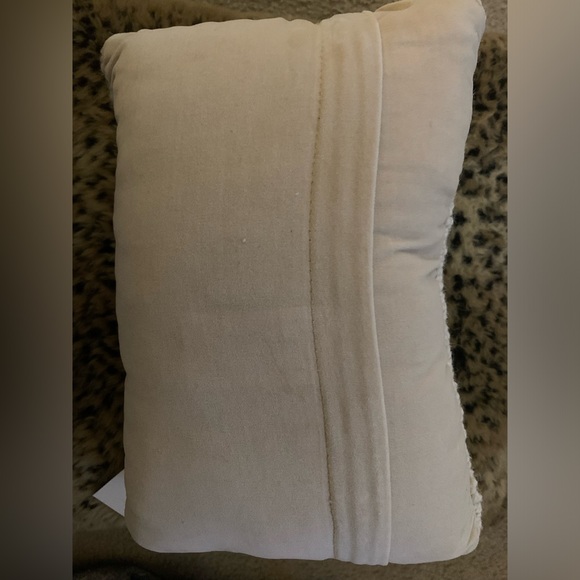 Peking Handcraft Shamrock Decorative Pillow 🍀💚 - Picture 3 of 6